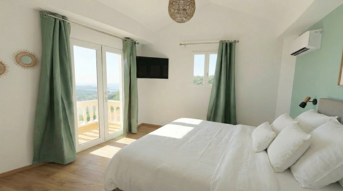 Esta categoría incluye dos habitaciones con prestaciones y superficies idénticas. La decoración, la disposición y la orientación pueden variar. La asignación se realiza automáticamente según la disponibilidad.