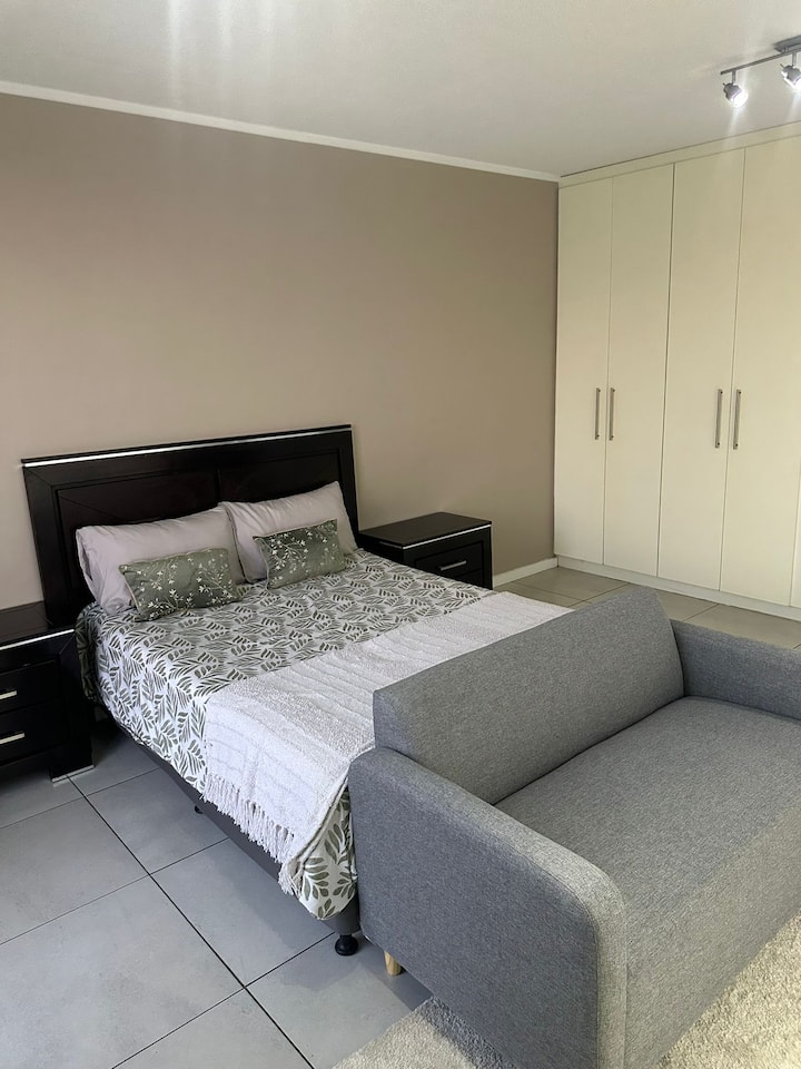 Heart Of The City Studio Retreat Cbd - Windhoek