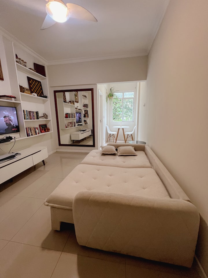Copacabana – One Block From Beach | Sea View - Ipanema