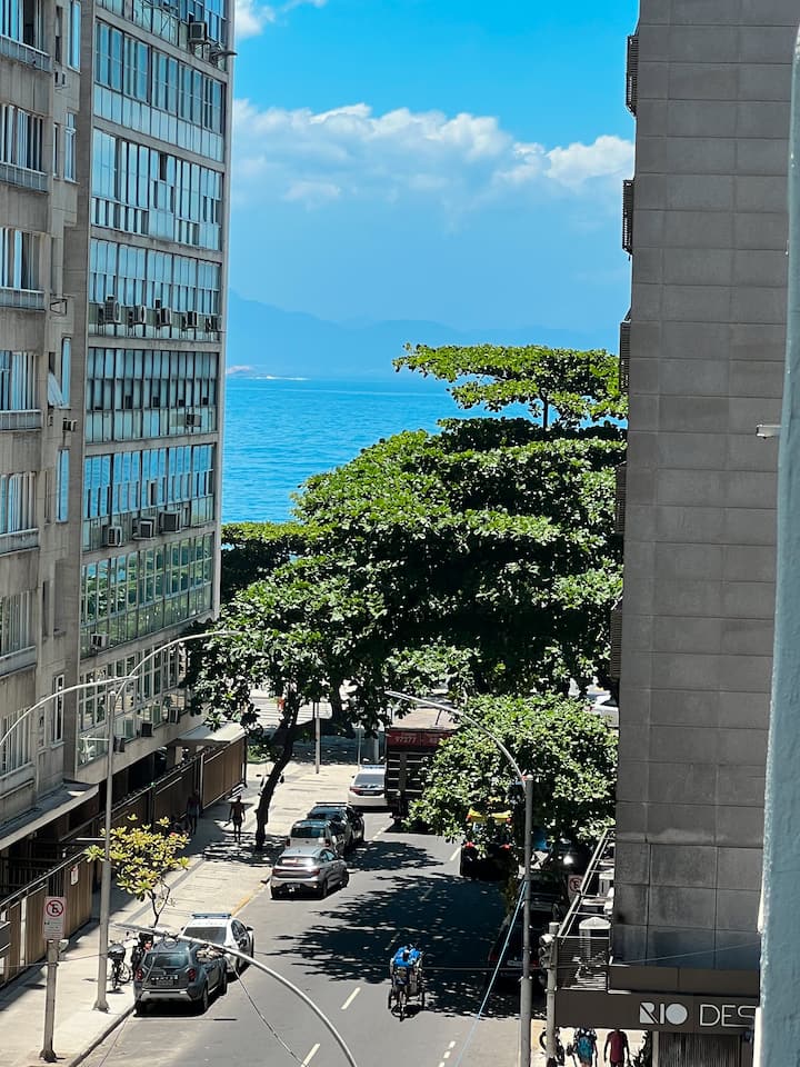 Copacabana – One Block From Beach | Sea View - Ipanema