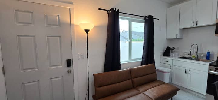 Modern & Renovated 3 Beds, 2 Bedrooms And 1.5 Bath - Riverside, CA