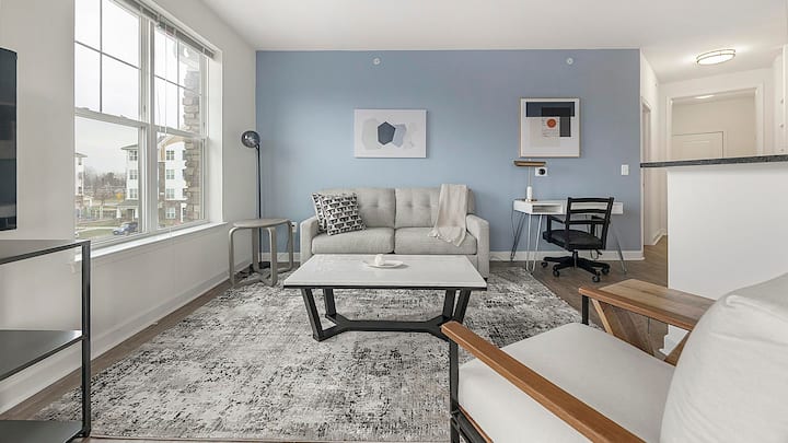 Landing | Stylish 2bd, Pool, Gym - Frederick, MD