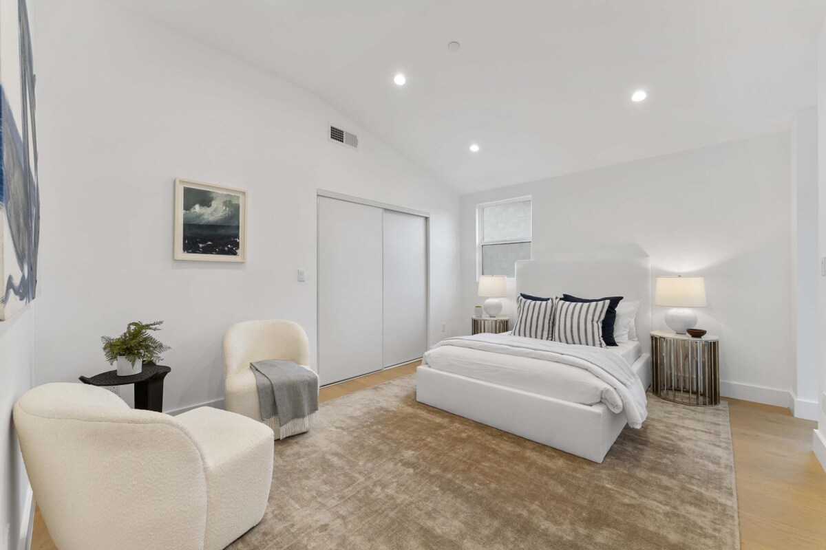 Luxury 3BR Home with Free Parking in Central LA Houses for Rent in