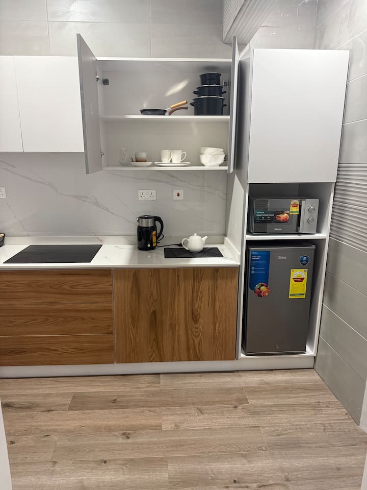 Stunning Studio Unit Com18 Spintex |Wifi | Netflix - Ghana