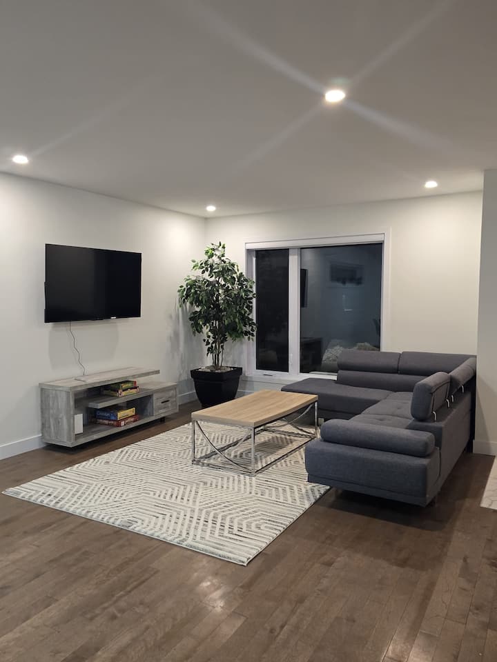 Modern 4br Home | Quiet & Safe | 20min To Mtl - Chambly