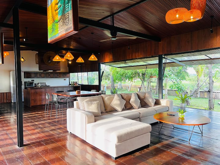 Open Farmhouse - Private Pool Villa - カンボジア