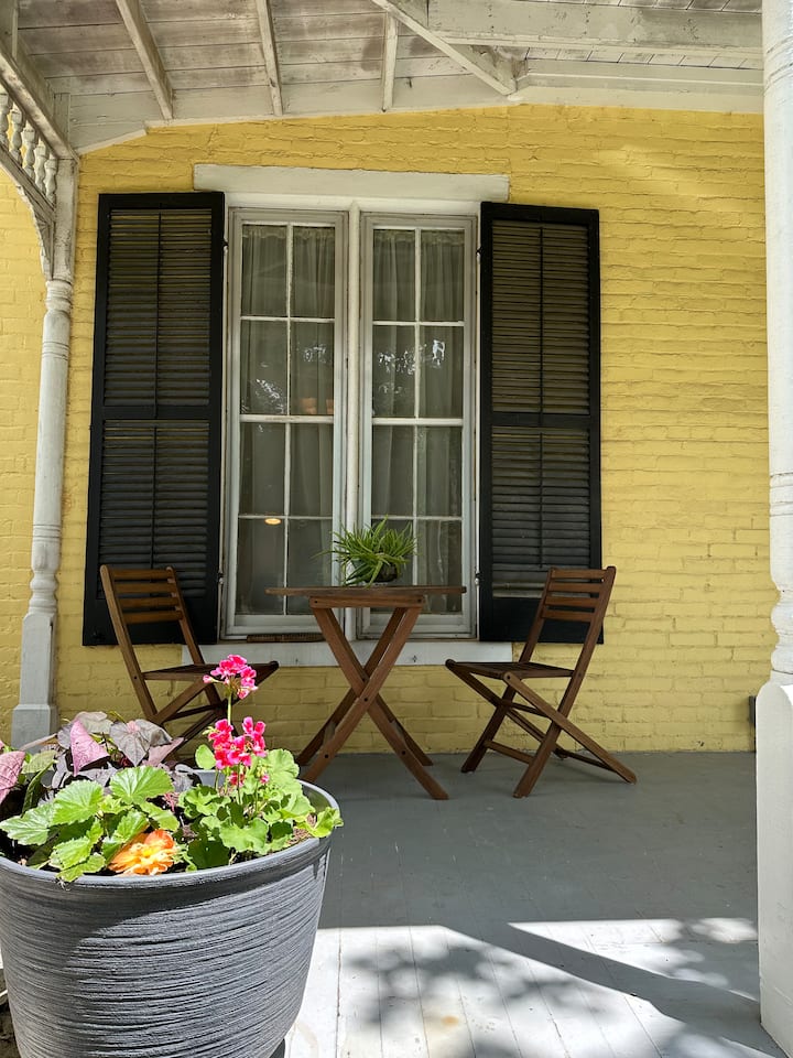 The Yellow House in Pleasant Hill - Houses for Rent in Pleasant