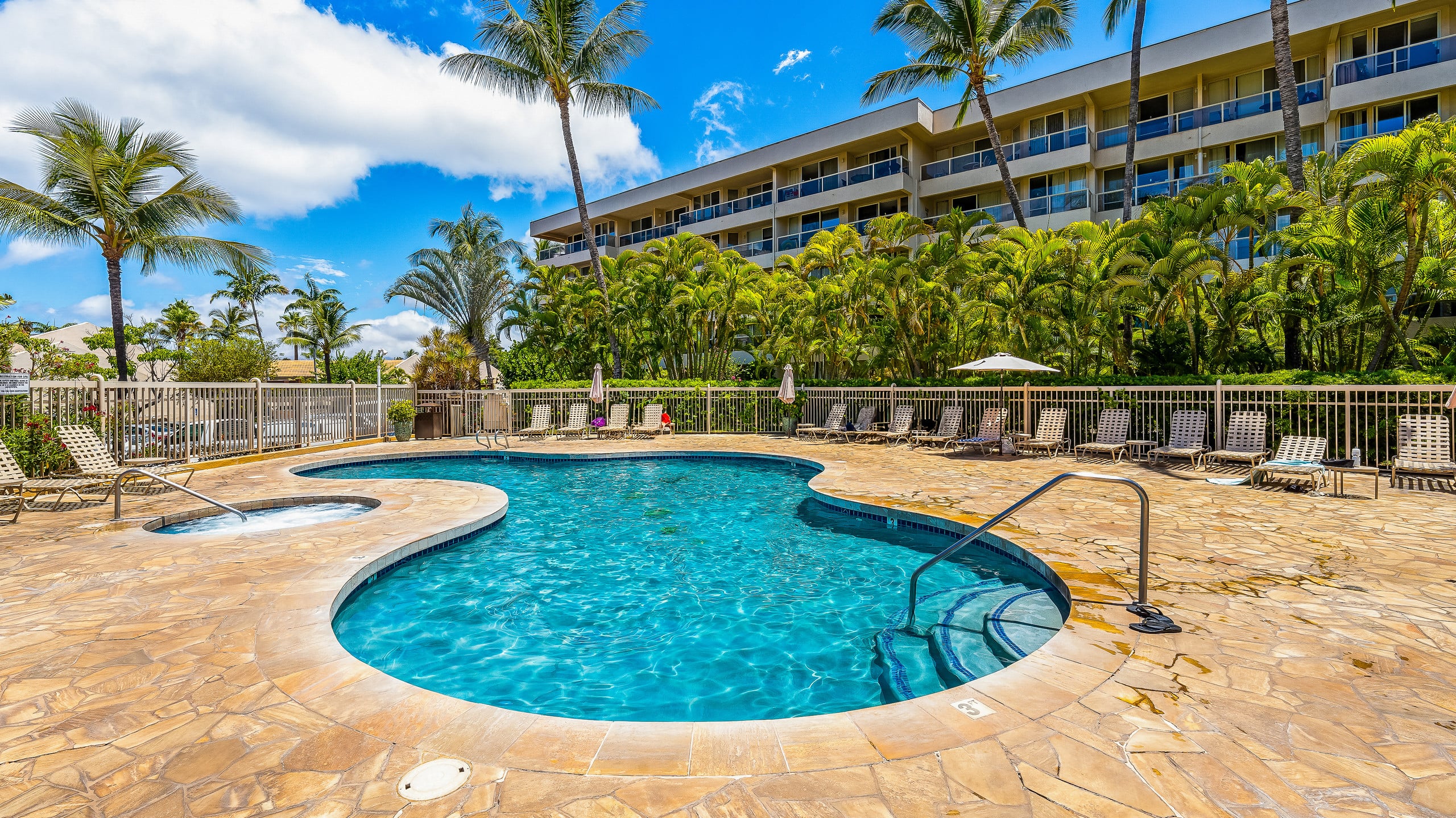 Maui Banyan, Prime Location, Across Kamaole Beach! - Image 12