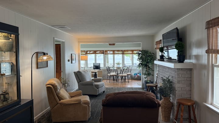 Lakefront Sunset Retreat - Put-in-Bay, OH