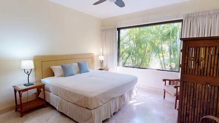 Dormitorio n.° 2: una cama tamaño king con un topper de lujo o dos camas individuales XL