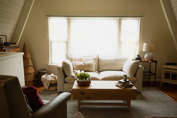 The Collected Cottage - Cambria, CA