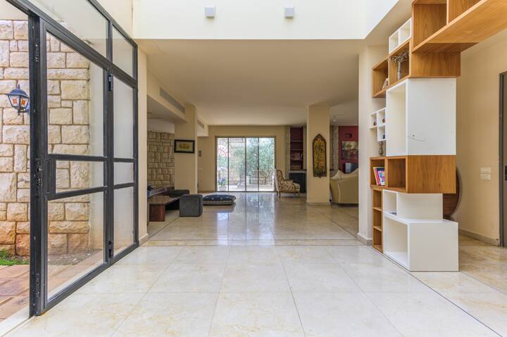 Villa D'amchit - 6br W/ Private Pool & Garden - 黎巴嫩