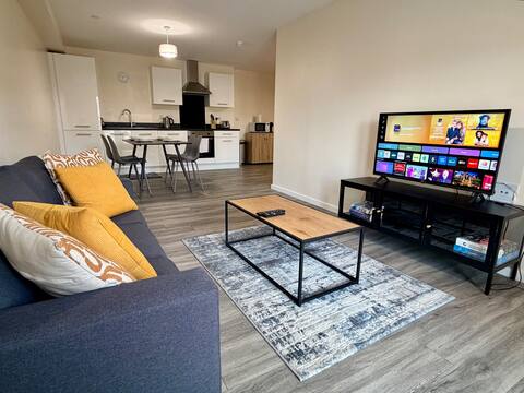 Popular Airbnb listing: Stylish 2-Bed Flat · Universities & Deansgate in Hulme