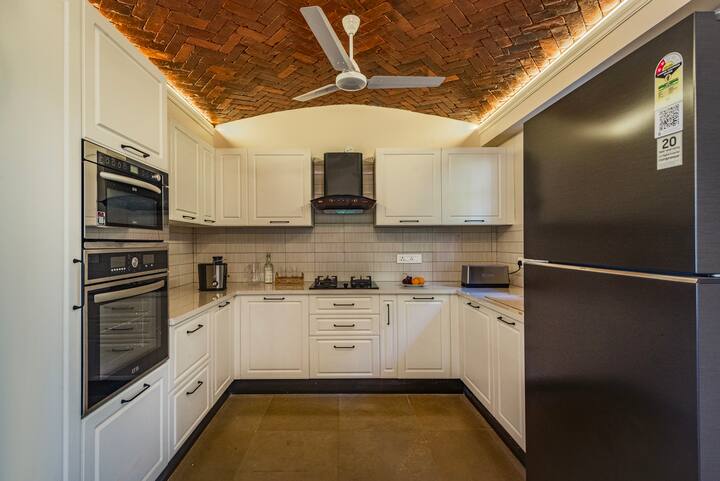 Full kitchen image 1