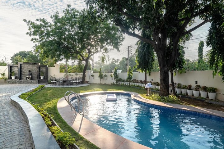 Lake View Villa | Sheesha| 7bhk| Garden| Serviced - Udaipur