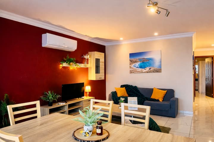 Blue Horizon Jacuzzi | Sea View Haven - Flat 5 - Malta