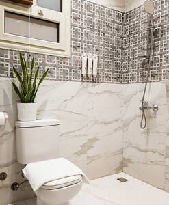 105 · Sea View central luxury apartment 105