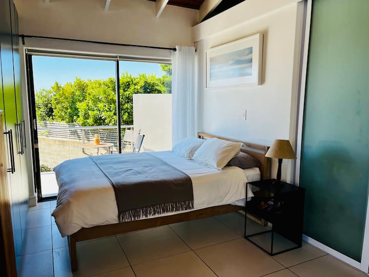 Bračni krevet (širine 150 – 179 cm) s BIC-om. 