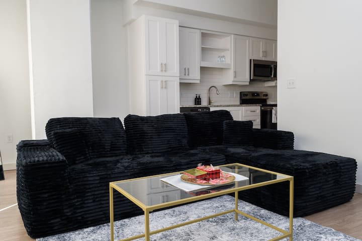 Luxury Nashville High-rise W/ Skyline Views • Pool - 내슈빌
