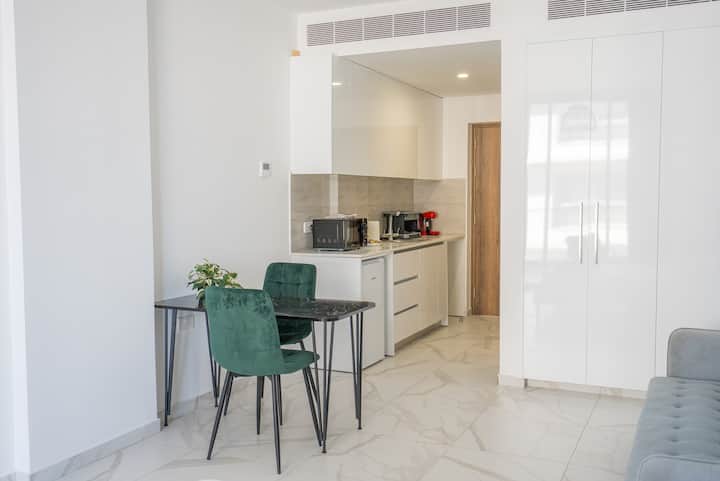 Mackenzie Signature Studio Suite In Larnaca - Larnaca