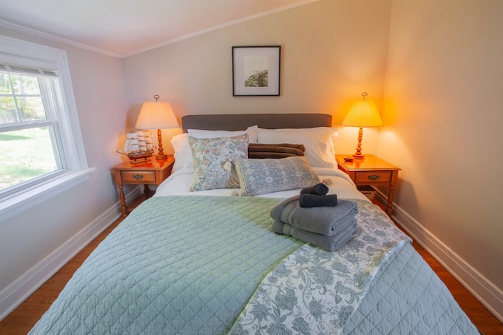 The Garden Room: luxurious upholstered queen bed