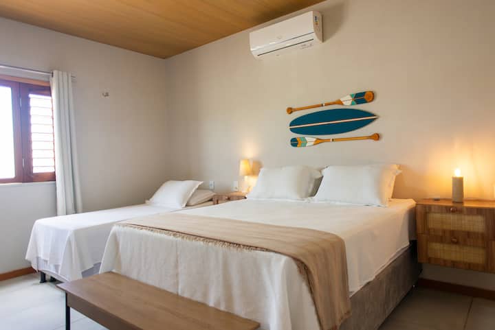 Quarto confortável para noites de descanso.