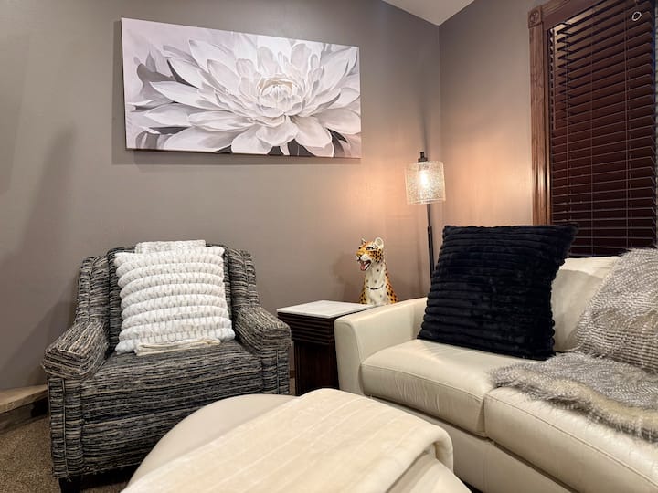 Lotta Shangri-la • Sauna • Easy Access To I229 - Harrisburg, SD