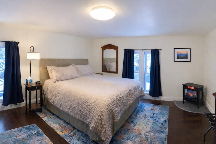2nd Floor Bedroom:  Comfy King Bed, Fireplace, Large Walk-In Closet, Luggage Rack