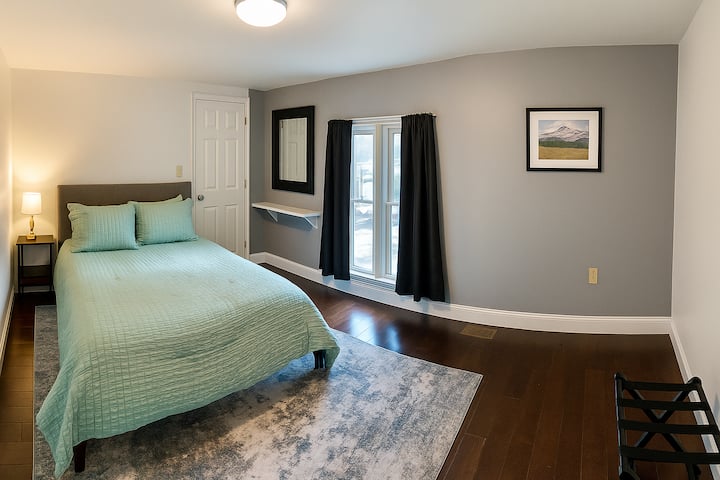 2nd Floor Bedroom:  Queen Bed, Large Walk-In Closet, Luggage Rack