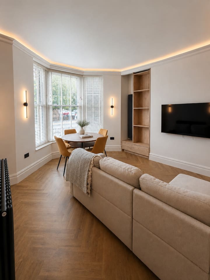 East Parade Collection, 37 Nova House - 하로게이트