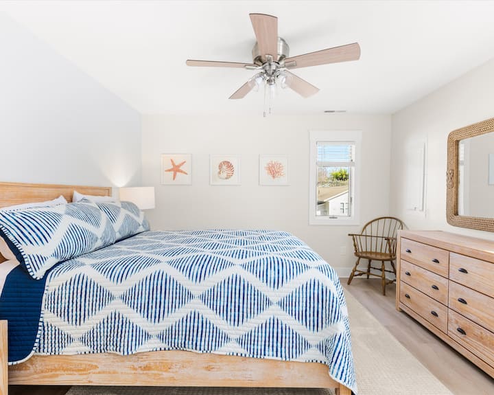 Dormitorio en el primer piso con cama tamaño queen (para 2 personas)