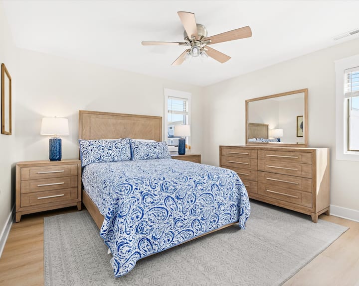 Dormitorio principal en el segundo piso con cama tamaño queen (para 2 personas)