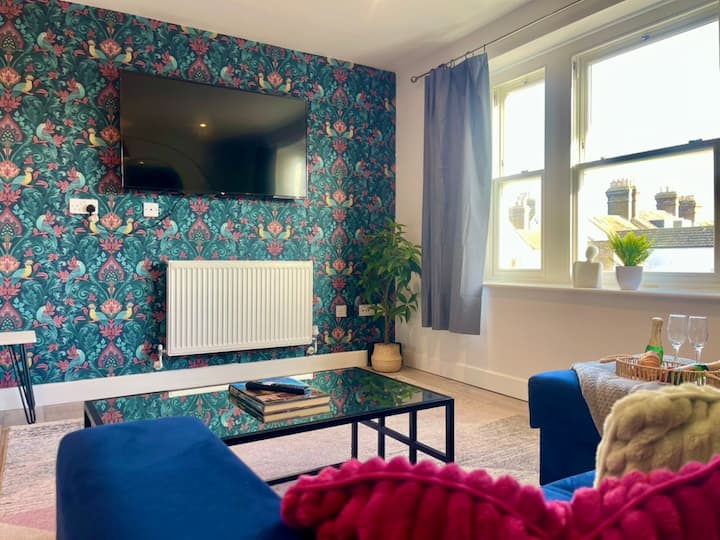 Convenient 5 Bed In Central Faversham With Parking - Isle of Sheppey