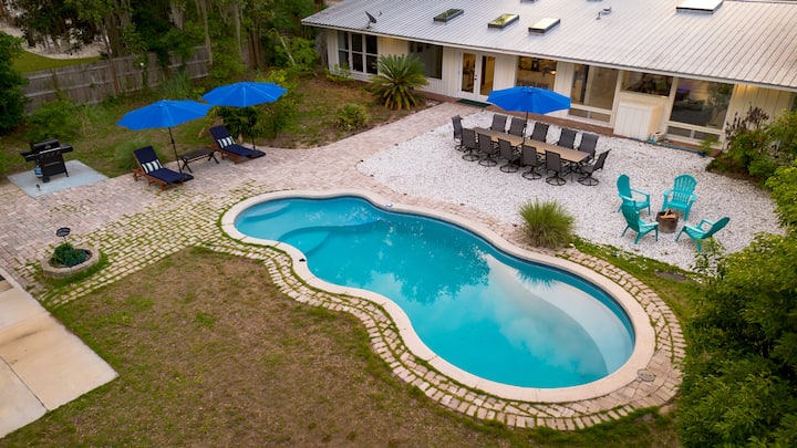 Walk To Uf! Enjoy A Quiet Backyard W/ Pool! - Gainesville, FL