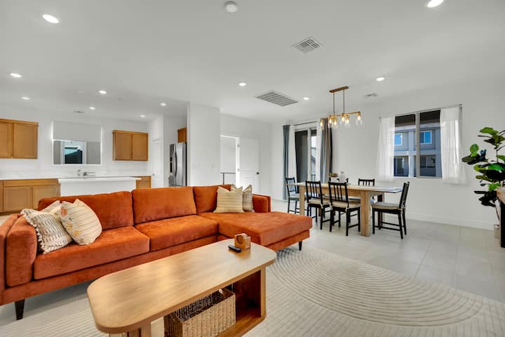 Modern 1b1.5b|near Strip|patio| Kitchen|fiber Wifi - Las Vegas, NV
