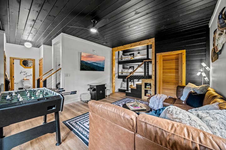 โซนเด็กพร้อมสมาร์ททีวีและเกมอาร์เคด 2 เกม