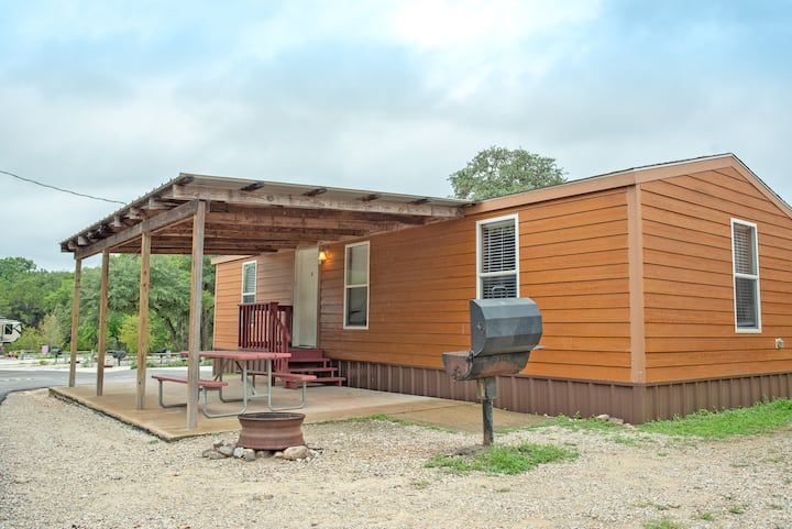 2-bedroom Cabin - Wimberley, TX