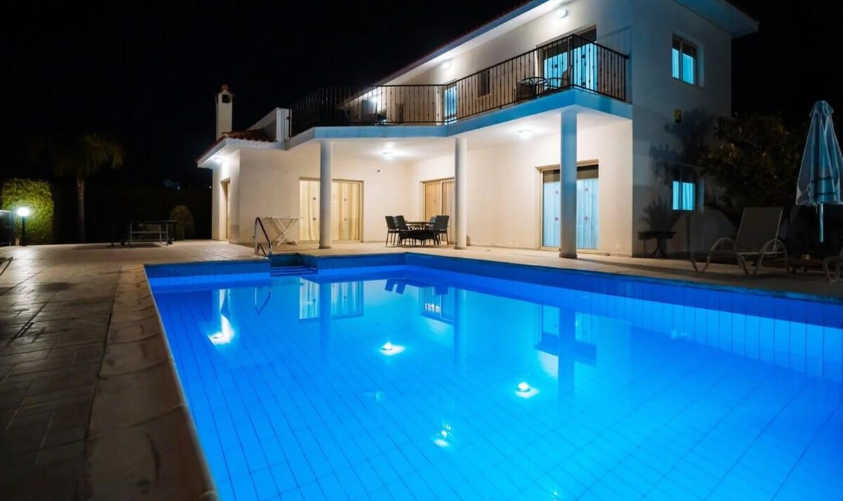 Coral Bay Duo • 6BR • 2 Pools Near Beach - Villas for Rent in Peyia ...