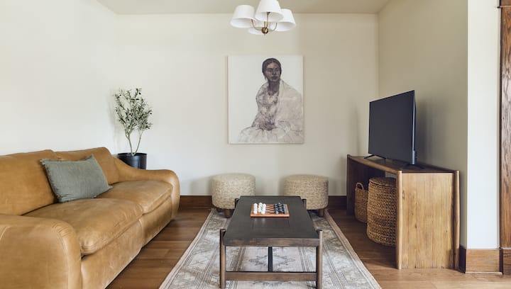 The Dylin Hotel | Premium Two Bedroom - Madison, WI