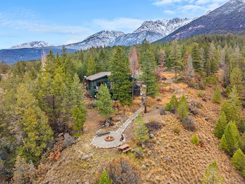 Oasis in the Woods | Theatre | 8.8 Acres | Hot Tub