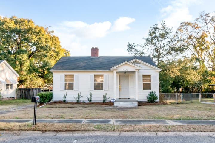 Richard's Midtown Cottage - Mobile, AL