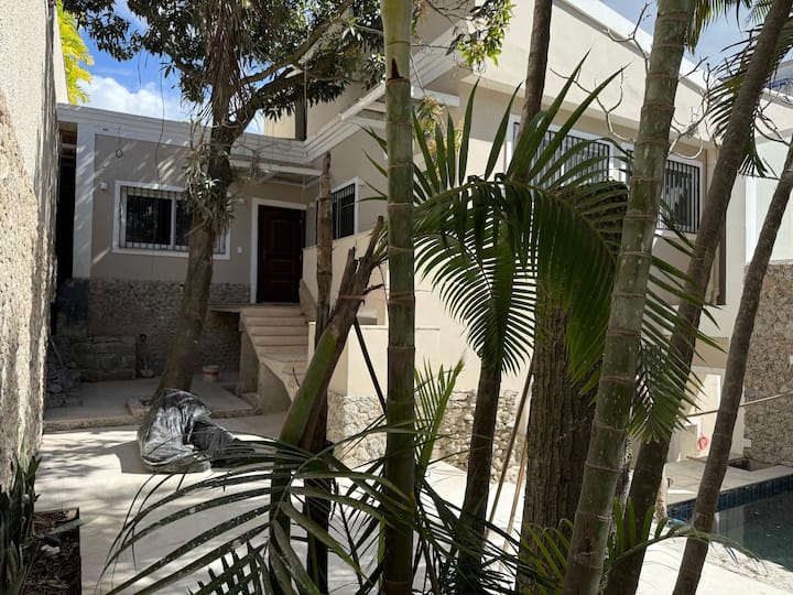 House In Leblon: 4 Suites, Pool And Barbecue Grill - Ipanema