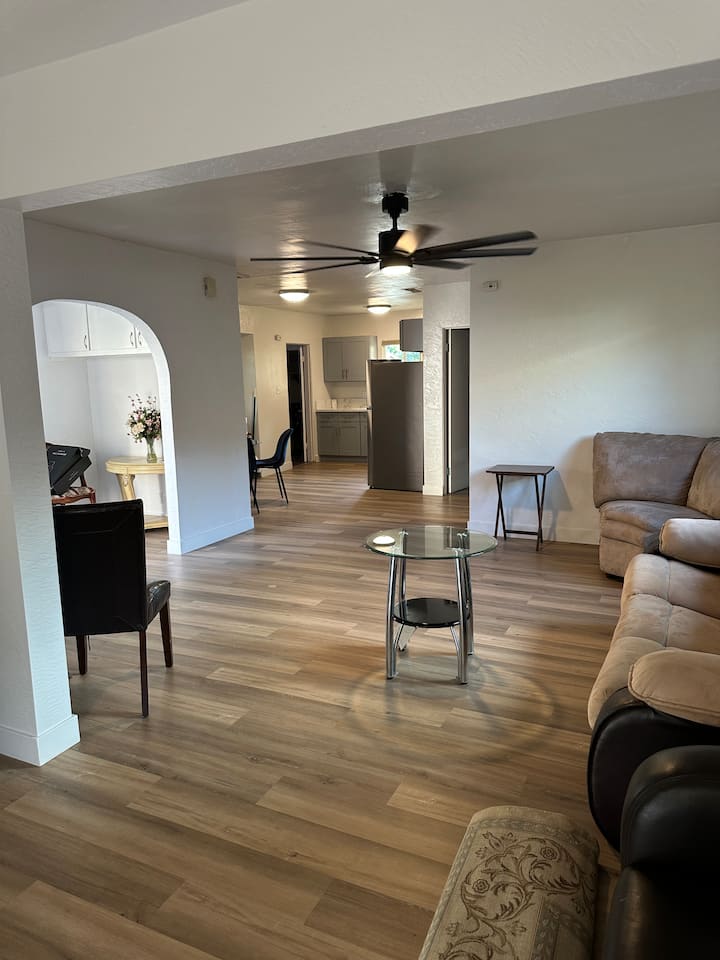 Beautiful Cozy Back House Located In S Long Beach - Seal Beach, CA
