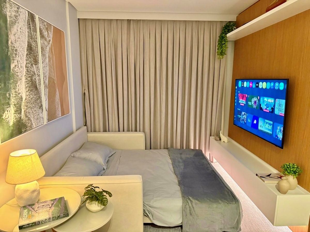 Sala de estar com sofá cama de casal - com cortina blackout