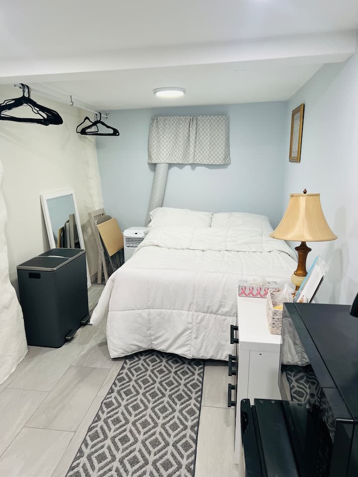 New Rochelle Room, Private Bathroom & Entrance - The Bronx, NY