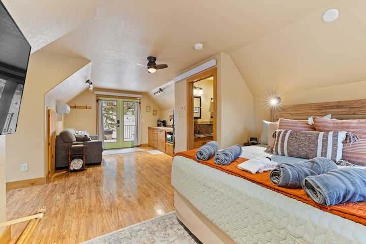 Studio, Secluded Hot Tub Couples Getaway