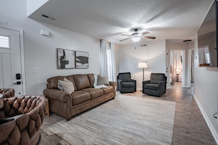 Bluegrass Run- Sleeps 8 & Cozy Stay - Owensboro, KY
