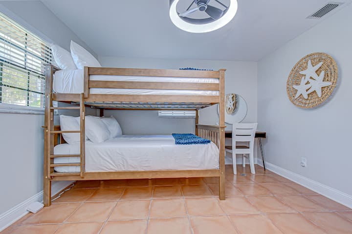 Queen size bunk beds