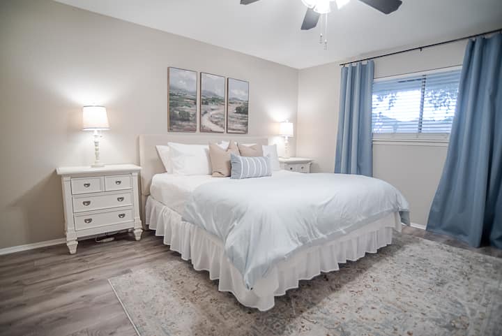 საძინებელი საწოლით 193×203 სმ — კომფორტული დასვენება ოჯახებისა და სამუშაო ჯგუფებისთვის