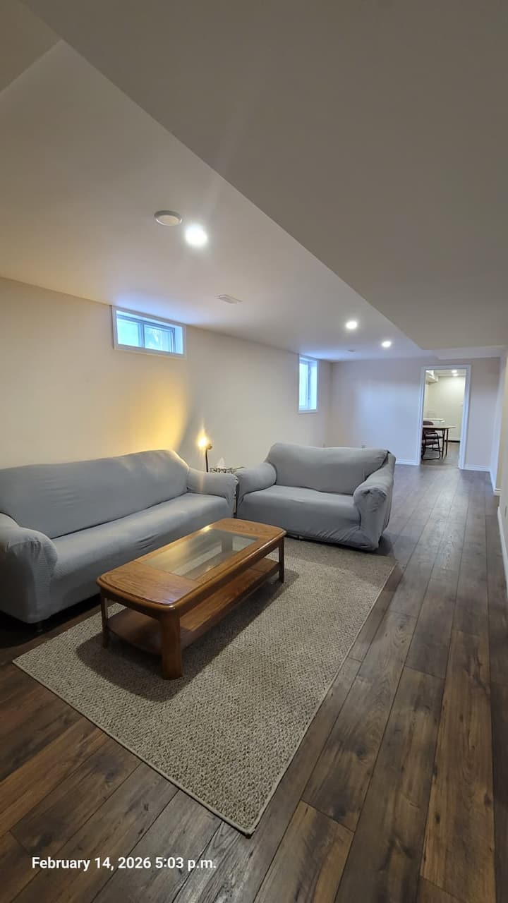 Bright And Cozy Lower Level Suite - Kitchener